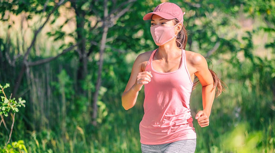 Maska antysmogowa dla biegacza – czy warto z niej korzystać? Jaki model wybrać?