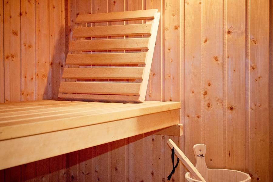 Sucha sauna. Dlaczego warto z niej korzystać