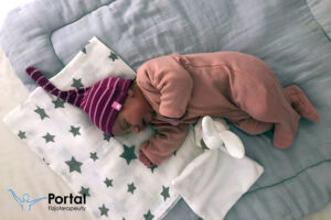 W czym powinien spać noworodek?