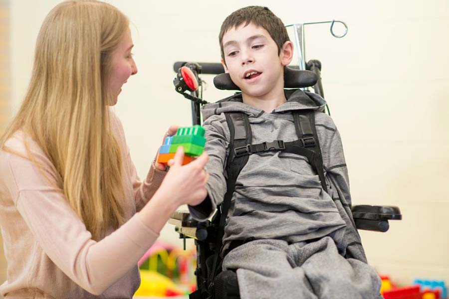 Bezpieczeństwo wózków inwalidzkich dla dzieci: Jakie czynniki należy wziąć pod uwagę?