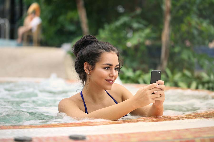 Czy jacuzzi jest zdrowe? Poznaj fakty i mity o kąpielach w wannie spa