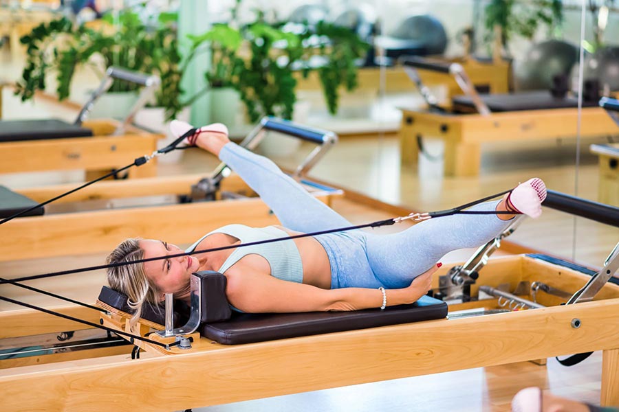 Pilates na reformerze a bóle pleców – kiedy pomaga, a kiedy trzeba uważać?